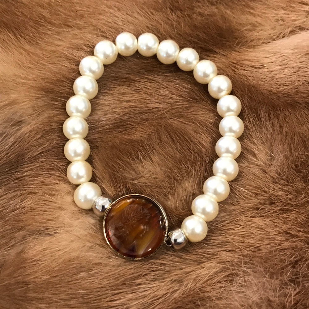 Pearl Bracelet with Cameo